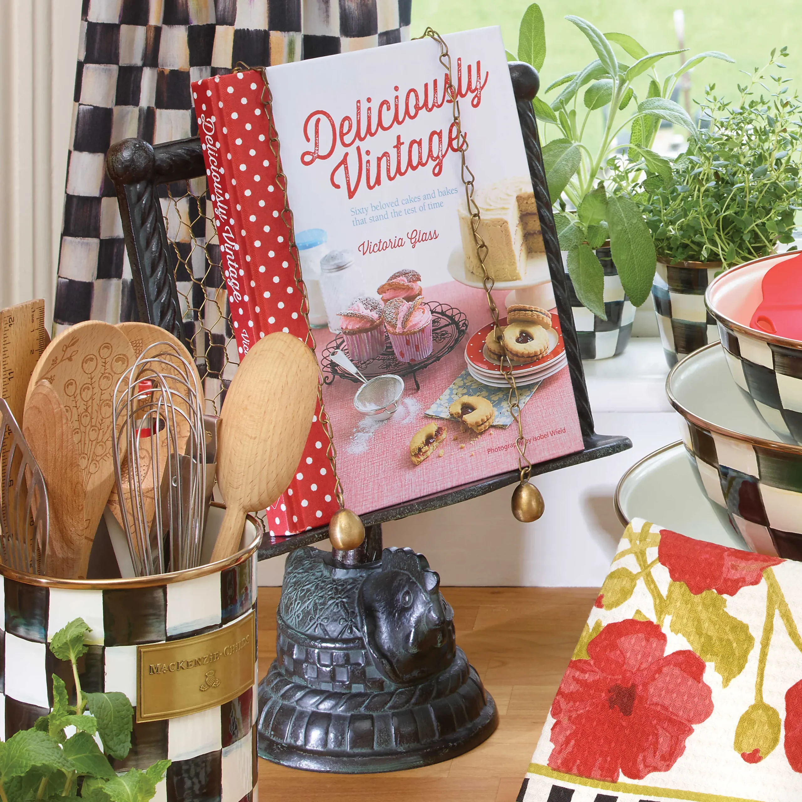 MacKenzie-Childs Nesting Chicken Cookbook Stand* Kitchen Storage & Organization